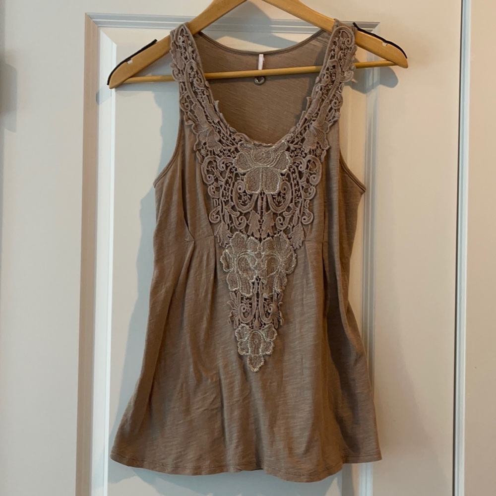 ROBIN K Lace Embroidered Tank Top
